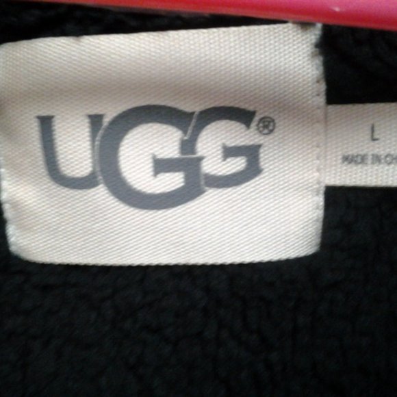 UGG Bexley Shearling Vest - Picture 5 of 10